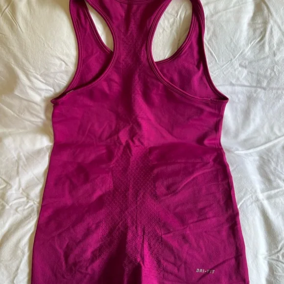 💕EUC Nike “fuschia”Racerback Tank in Large - Picture 6 of 6